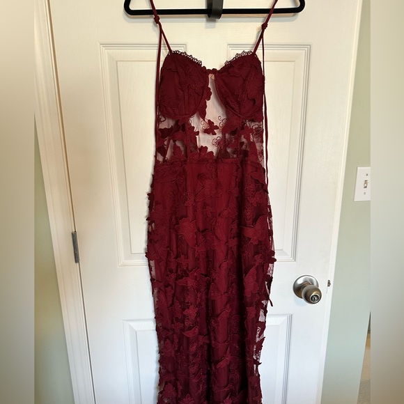 SHEIN | L | Burgundy Lace-up Mermaid Dress with Butterfly Appliqué - Picture 3 of 9